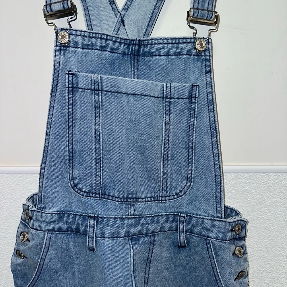 NWT Women HAWALILI Denim Overall Dress Light Blue M Stretchy Comfort New